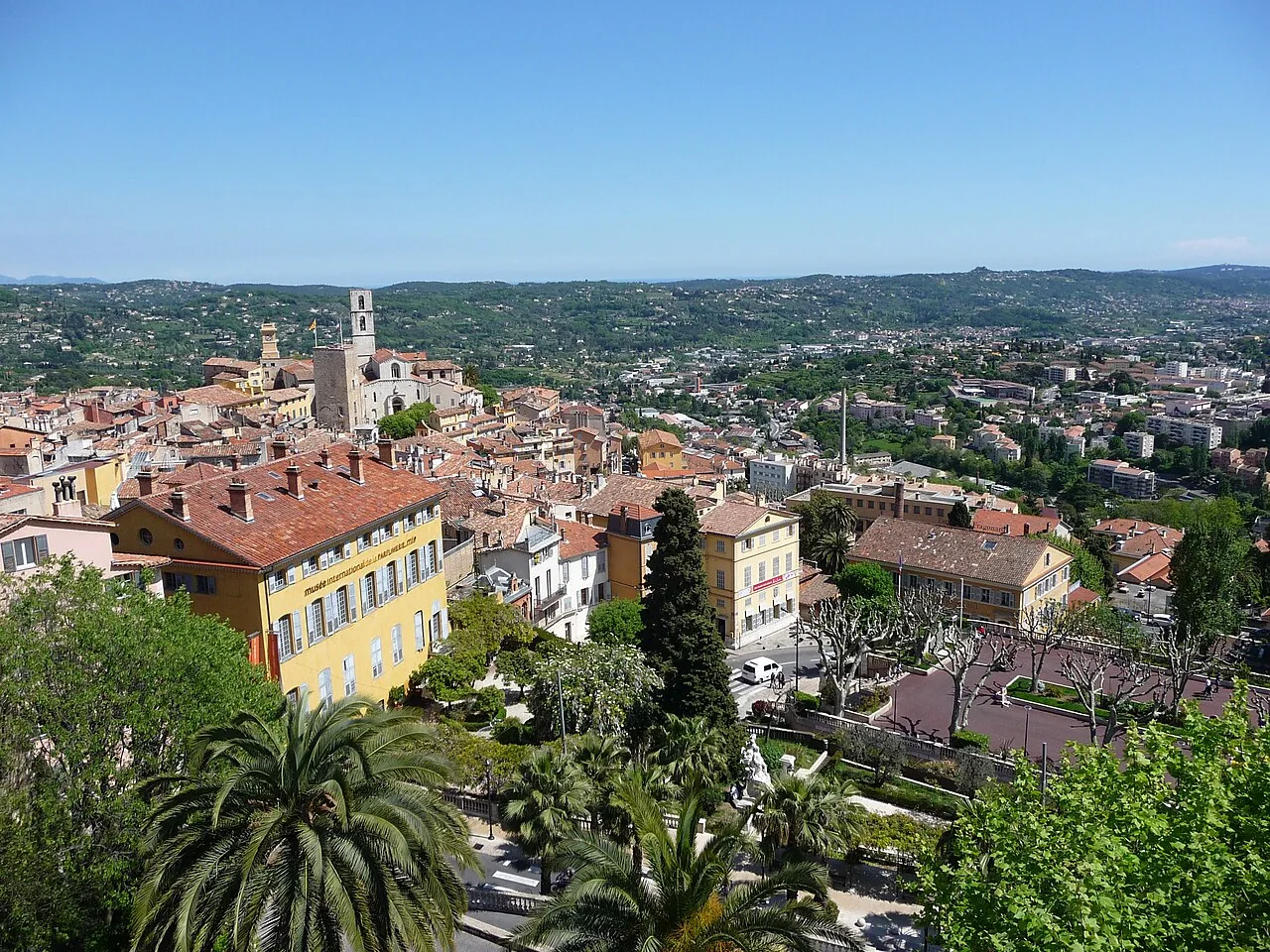 Vue des toits du centre ancien de Grasse