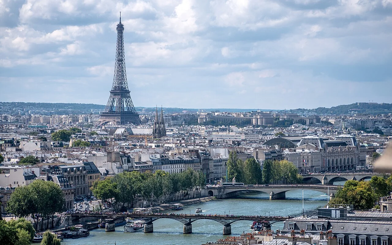 La tour Eiffel et les toits de Paris en Île-de-France