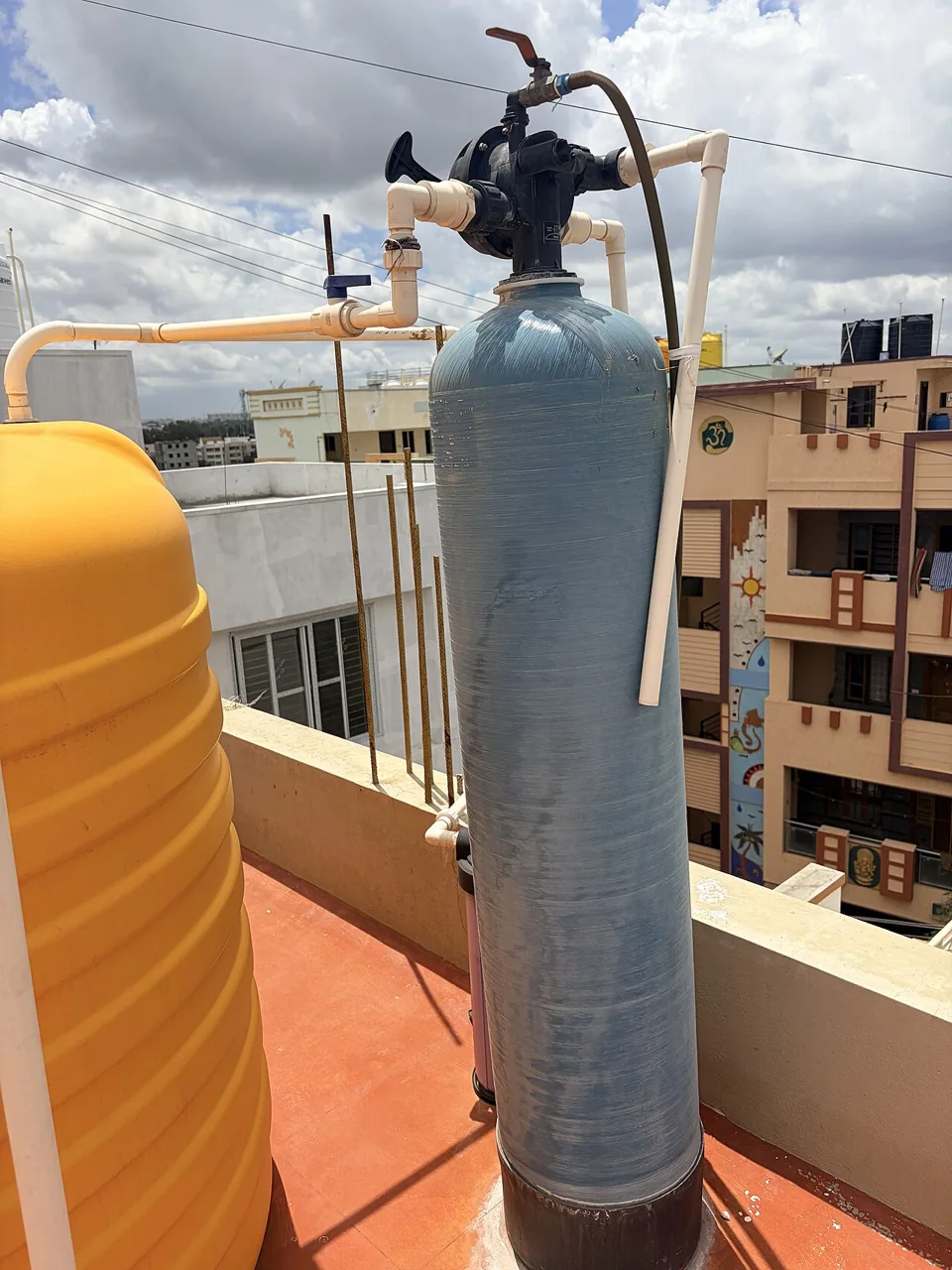 Adoucisseur d'eau raccordé à une installation