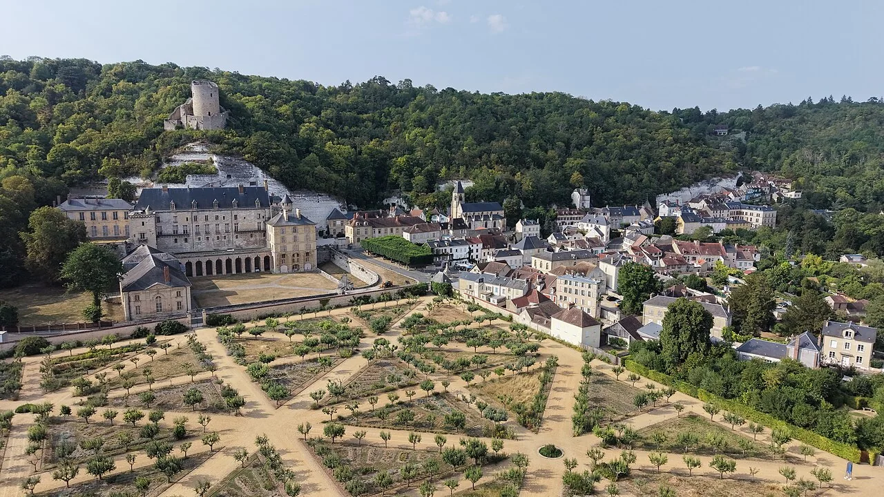 Village et château de La Roche-Guyon dans le Val-d'Oise