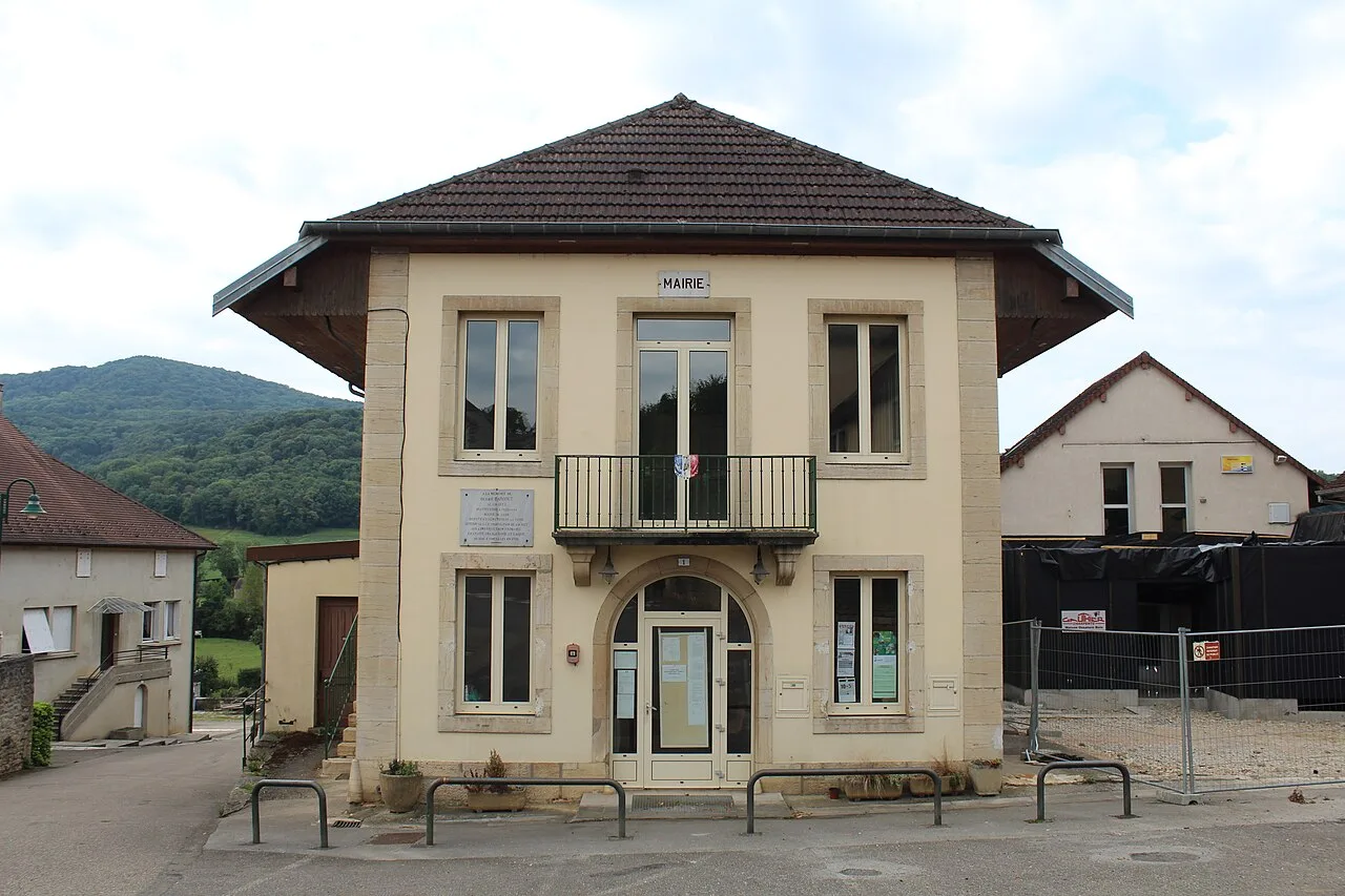 Mairie à Vincelles, commune de Val-Sonnette